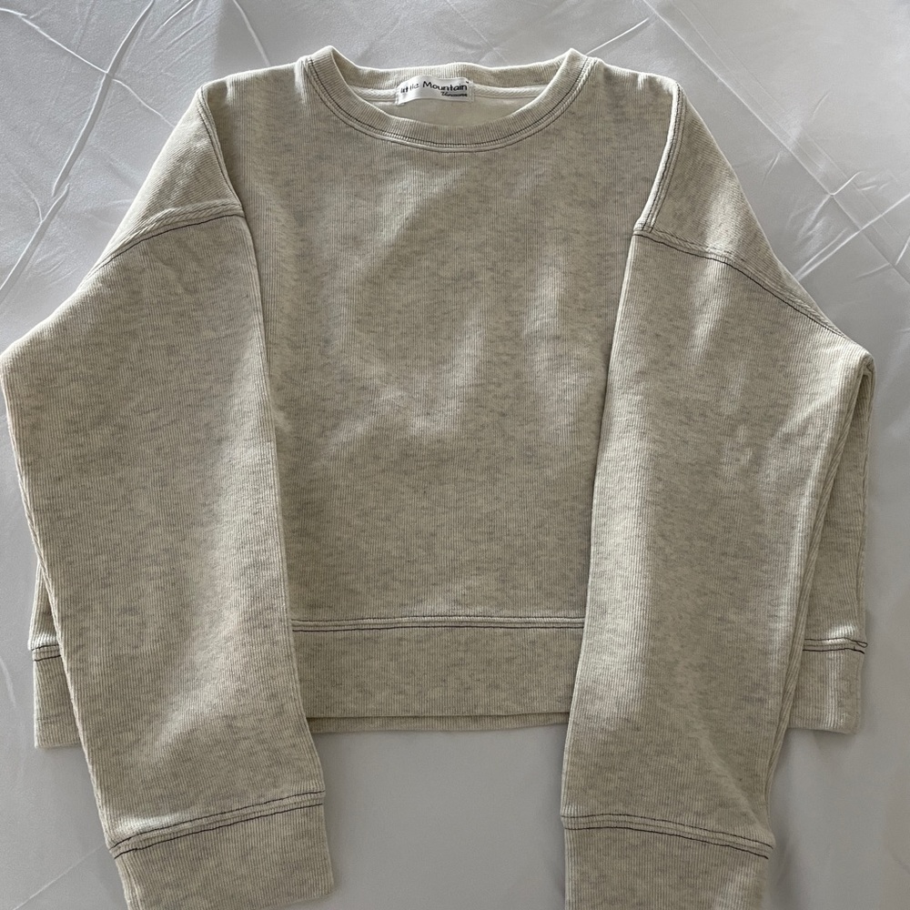 Little Mountain Vancouver, Cropped crew neck size M **brand new